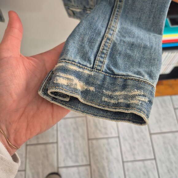 Perfectly worn-in medium blue denim jacket - Picture 4 of 5